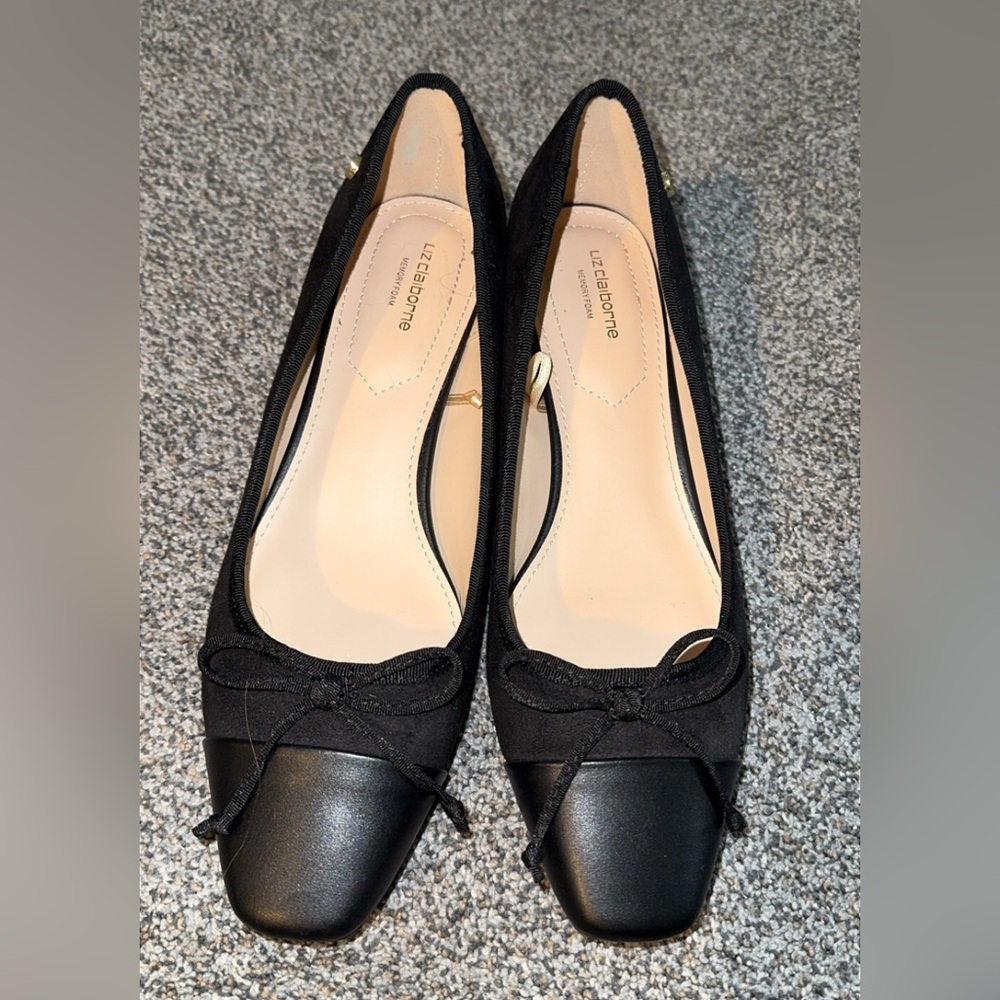 Liz Claiborne Black Flats with Bow Detail
